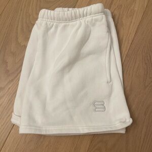 ARITZIA Super Puff white shorts